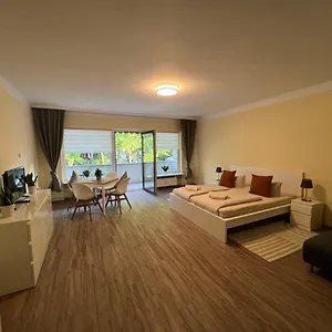 New Renovated And Near Centrum Apartment