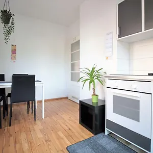 Apartment Charming 3-bedroom With Parking Lot