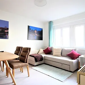 Apartment Helle Und Geräumige 3-zimmer-wohnung